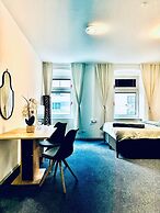 Spacious 7BR Apartment Prime Location