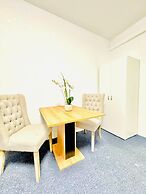 Spacious 7BR Apartment Prime Location