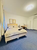 Spacious 7BR Apartment Prime Location