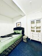 Spacious 7BR Apartment Prime Location