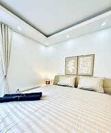 Spacious 7BR Apartment Prime Location