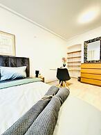 Spacious 7BR Apartment Prime Location