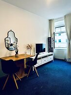 Spacious 7BR Apartment Prime Location