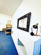 Spacious 7BR Apartment Prime Location