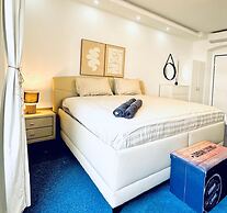 Spacious 7BR Apartment Prime Location