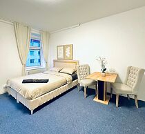 Spacious 7BR Apartment Prime Location