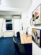 Spacious 7BR Apartment Prime Location