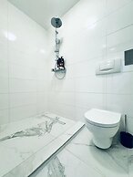 Spacious 7BR Apartment Prime Location