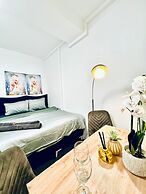 Spacious 7BR Apartment Prime Location