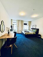 Spacious 7BR Apartment Prime Location