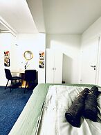 Spacious 7BR Apartment Prime Location