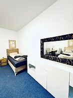 Spacious 7BR Apartment Prime Location