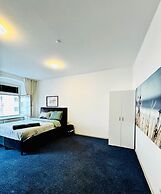 Spacious 7BR Apartment Prime Location