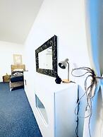 Spacious 7BR Apartment Prime Location