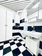 Spacious 7BR Apartment Prime Location