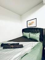 Spacious 7BR Apartment Prime Location