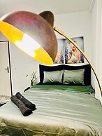 Spacious 7BR Apartment Prime Location