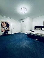 Spacious 7BR Apartment Prime Location