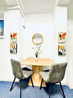 Spacious 7BR Apartment Prime Location