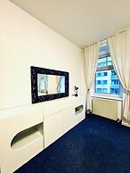 Spacious 7BR Apartment Prime Location