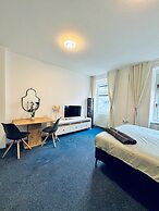 Spacious 7BR Apartment Prime Location