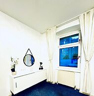 Spacious 7BR Apartment Prime Location