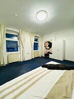 Spacious 7BR Apartment Prime Location