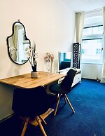 Spacious 7BR Apartment Prime Location