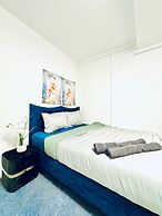 Spacious 7BR Apartment Prime Location