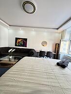 Spacious 7BR Apartment Prime Location