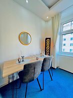 Spacious 7BR Apartment Prime Location