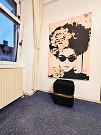 Spacious 7BR Apartment Prime Location