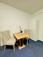 Spacious 7BR Apartment Prime Location