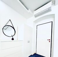 Spacious 7BR Apartment Prime Location