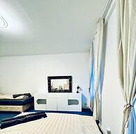 Spacious 7BR Apartment Prime Location