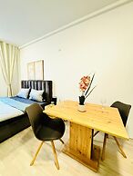 Spacious 7BR Apartment Prime Location