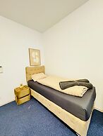 Spacious 7BR Apartment Prime Location