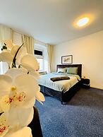 Spacious 7BR Apartment Prime Location