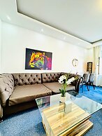 Spacious 7BR Apartment Prime Location