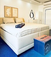 Spacious 7BR Apartment Prime Location