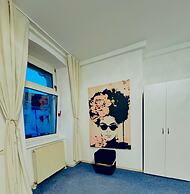 Spacious 7BR Apartment Prime Location