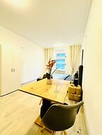 Spacious 7BR Apartment Prime Location