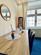 Spacious 7BR Apartment Prime Location