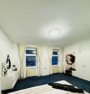 Spacious 7BR Apartment Prime Location