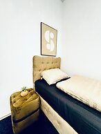 Spacious 7BR Apartment Prime Location