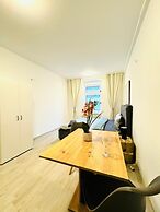 Spacious 7BR Apartment Prime Location