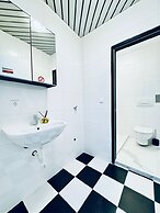 Spacious 7BR Apartment Prime Location