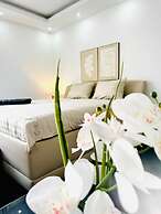 Spacious 7BR Apartment Prime Location