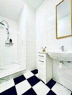 Spacious 7BR Apartment Prime Location