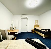 Spacious 7BR Apartment Prime Location